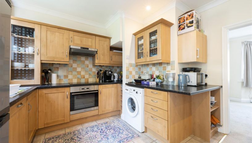 Tennyson Avenue, Motspur Park, KT3
