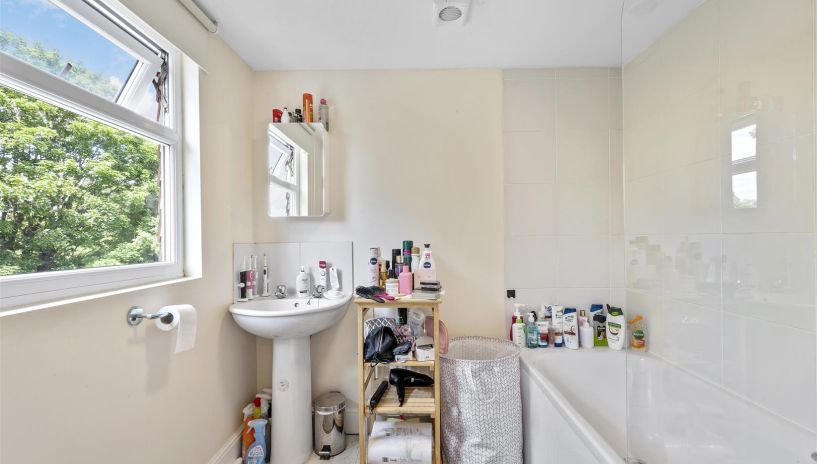 Tennyson Avenue, Motspur Park, KT3