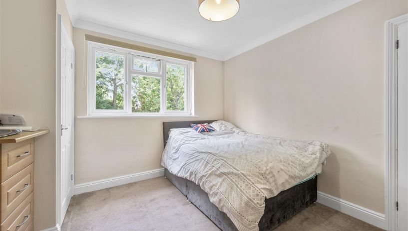 Tennyson Avenue, Motspur Park, KT3