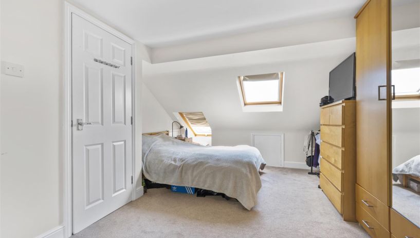 Tennyson Avenue, Motspur Park, KT3