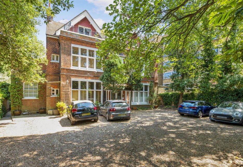 Inner Park Road, London