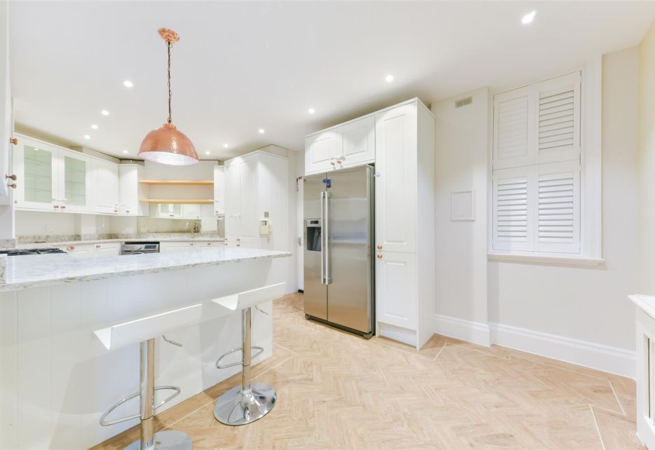 Malvern Court, Onslow Square, South Kensington, SW7