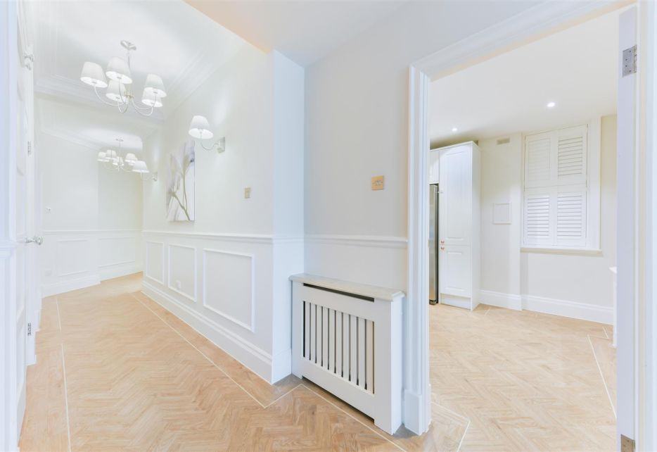 Malvern Court, Onslow Square, South Kensington, SW7