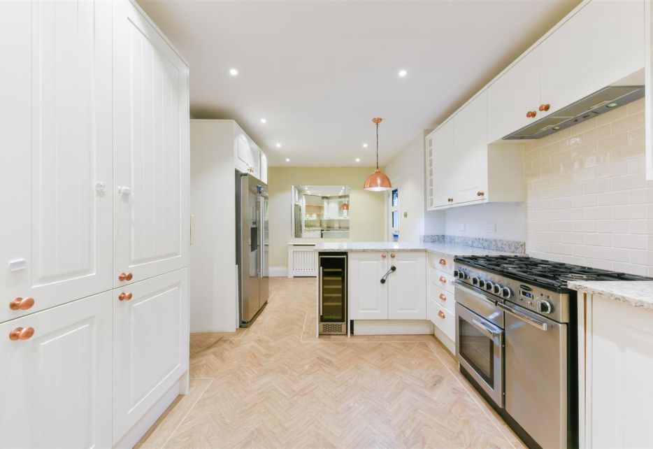 Malvern Court, Onslow Square, South Kensington, SW7