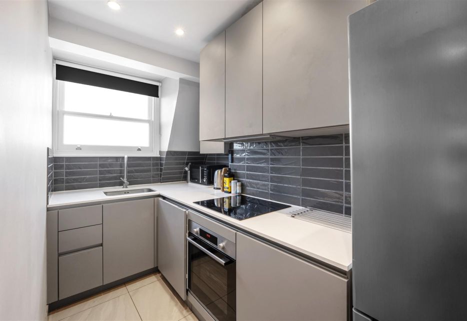 Beverley Road, Barnes, SW13