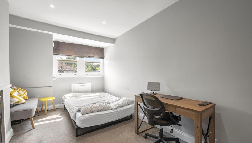 Beverley Road, Barnes, SW13