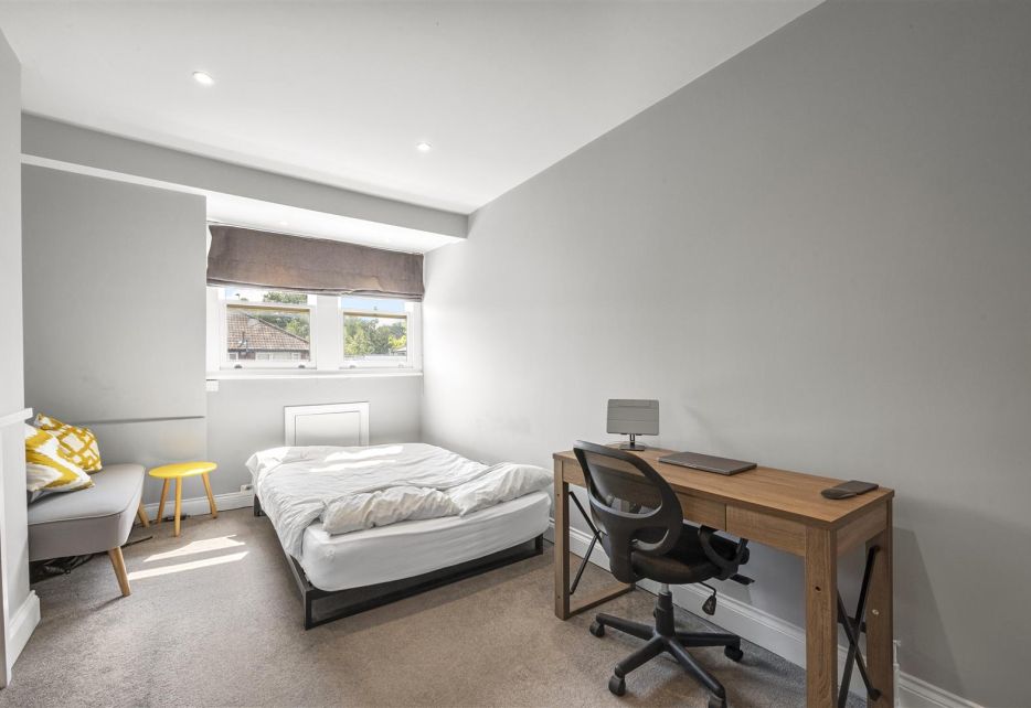 Beverley Road, Barnes, SW13