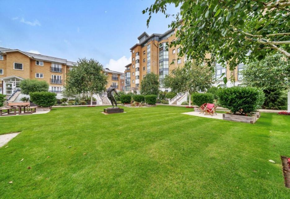 Riverside Apartment, Battersea, London