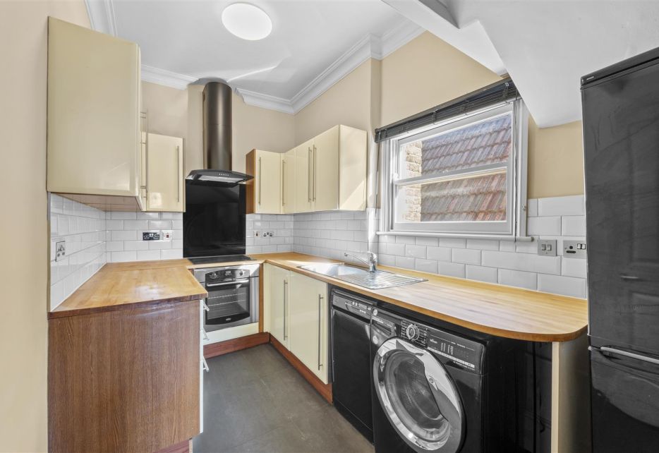 Lingfield Road, Wimbledon Village, SW19