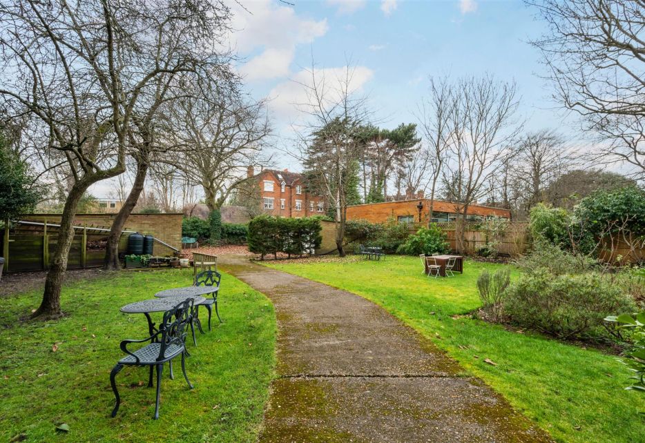 Lingfield Road, Wimbledon Village, SW19