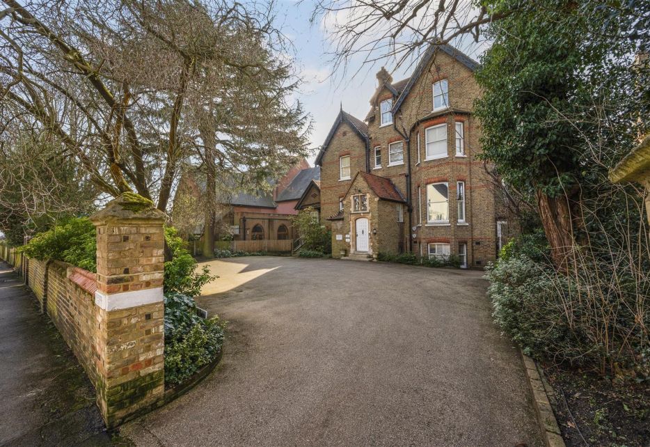 Lingfield Road, Wimbledon Village, SW19