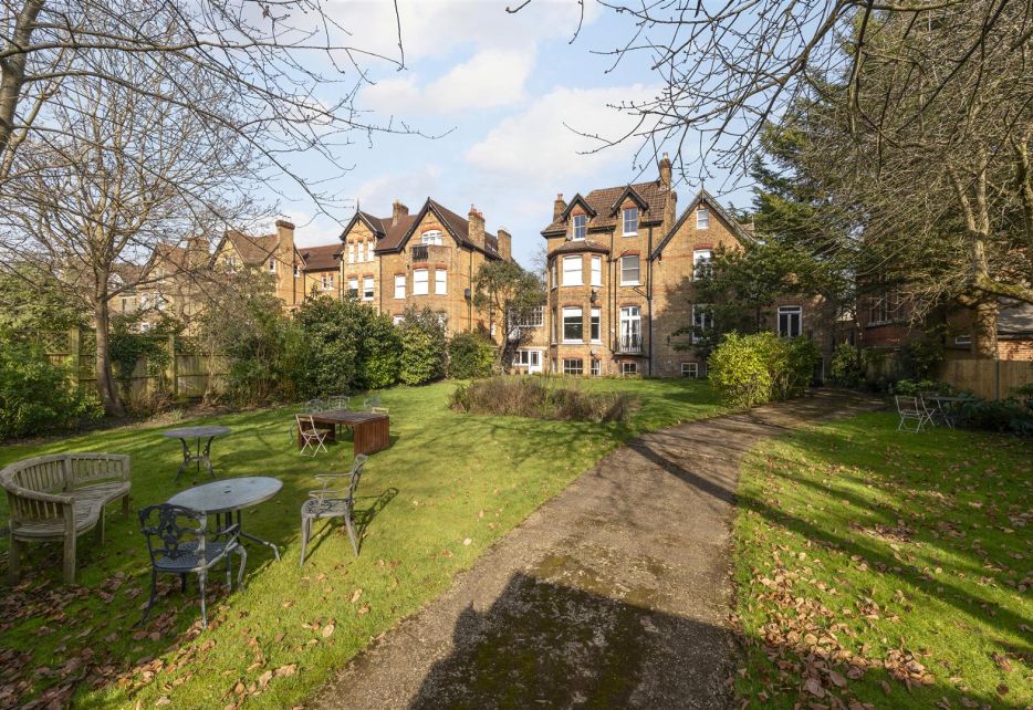 Lingfield Road, Wimbledon Village, SW19