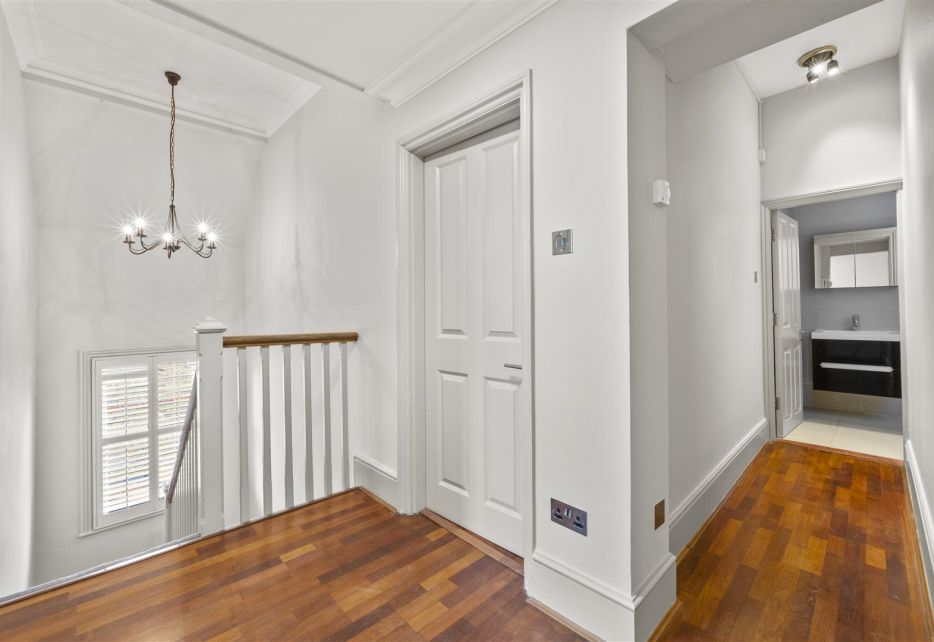 Lingfield Road, Wimbledon Village, SW19