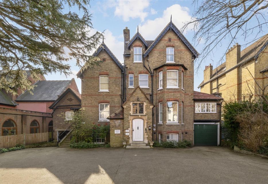 Lingfield Road, Wimbledon Village, SW19