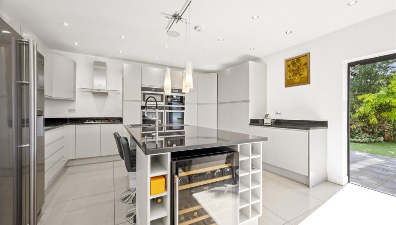 Hollington Crescent, Motspur Park, New Malden, KT3