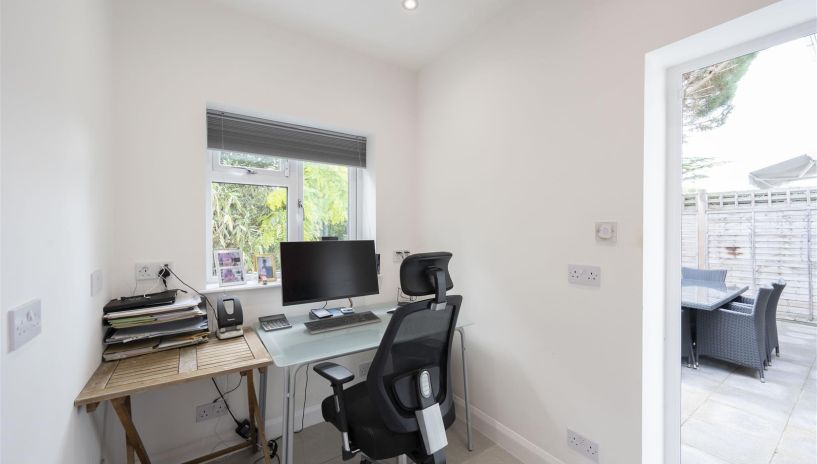 Hollington Crescent, Motspur Park, New Malden, KT3