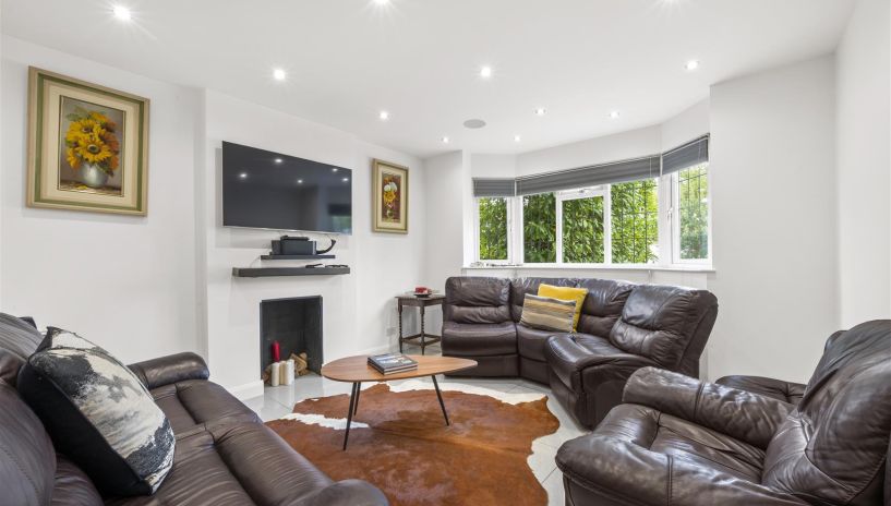 Hollington Crescent, Motspur Park, New Malden, KT3