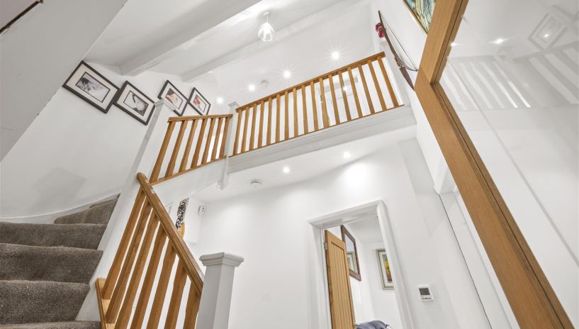 Hollington Crescent, Motspur Park, New Malden, KT3