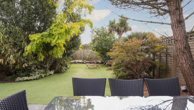 Hollington Crescent, Motspur Park, New Malden, KT3