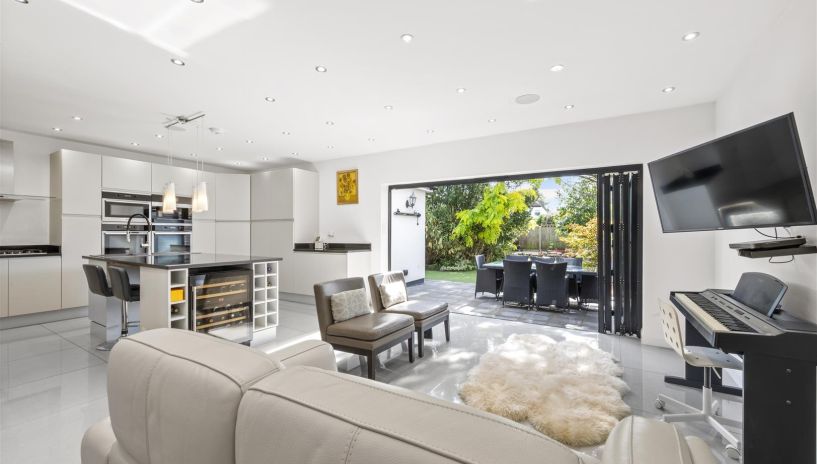 Hollington Crescent, Motspur Park, New Malden, KT3
