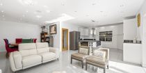 Hollington Crescent, Motspur Park, New Malden, KT3