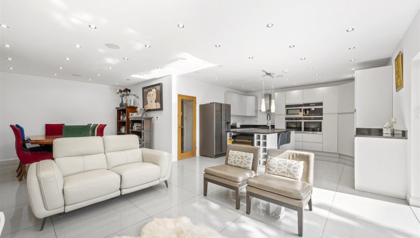 Hollington Crescent, Motspur Park, New Malden, KT3