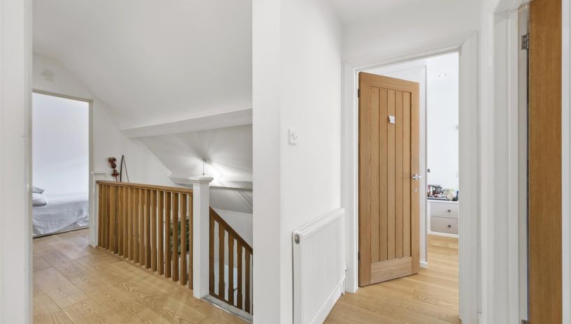 Hollington Crescent, Motspur Park, New Malden, KT3