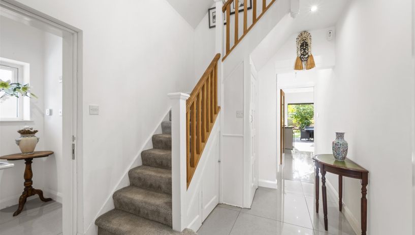 Hollington Crescent, Motspur Park, New Malden, KT3