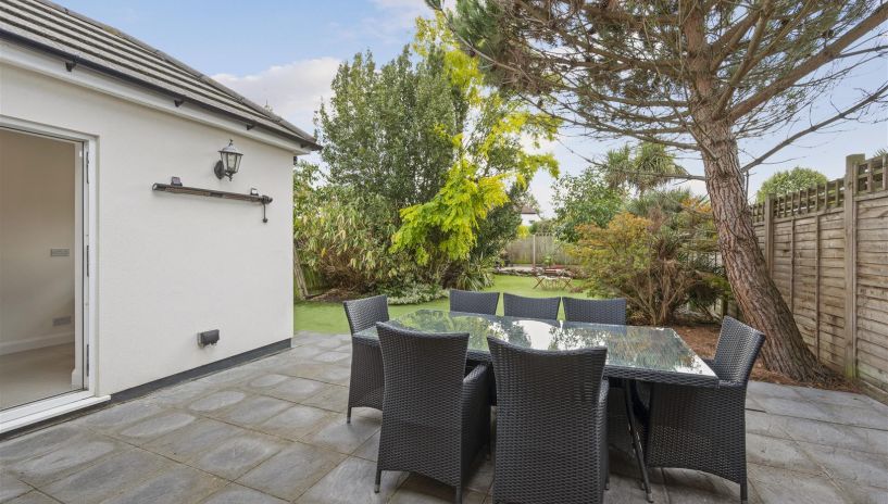Hollington Crescent, Motspur Park, New Malden, KT3