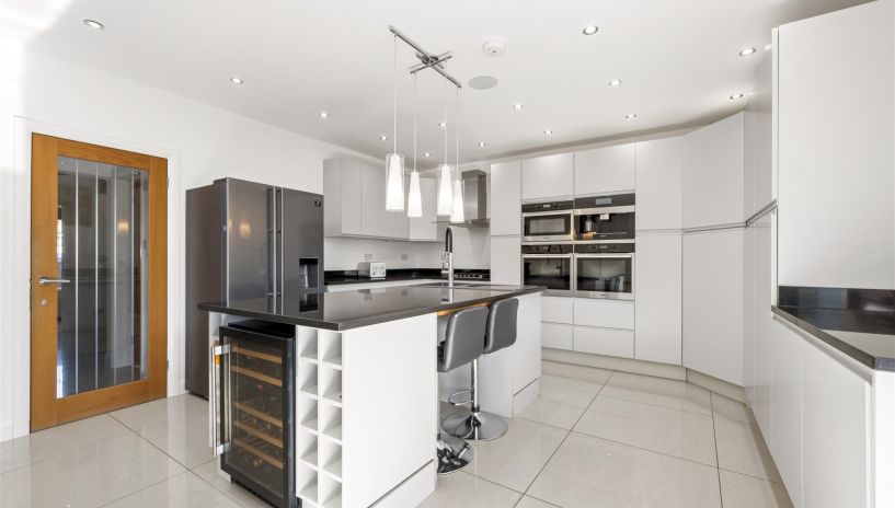 Hollington Crescent, Motspur Park, New Malden, KT3