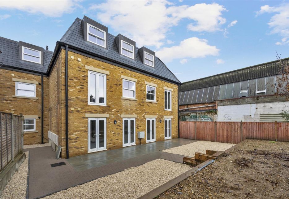 Dorien Road, Raynes Park, SW20