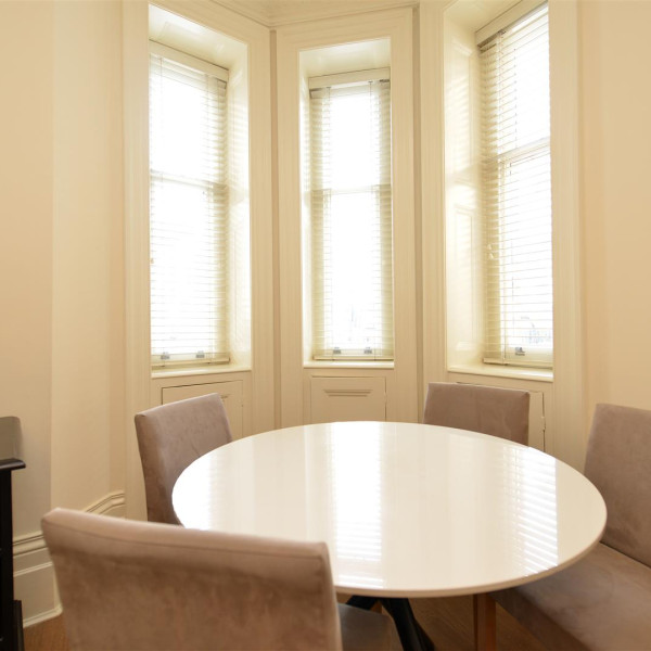 Kensington Court Place