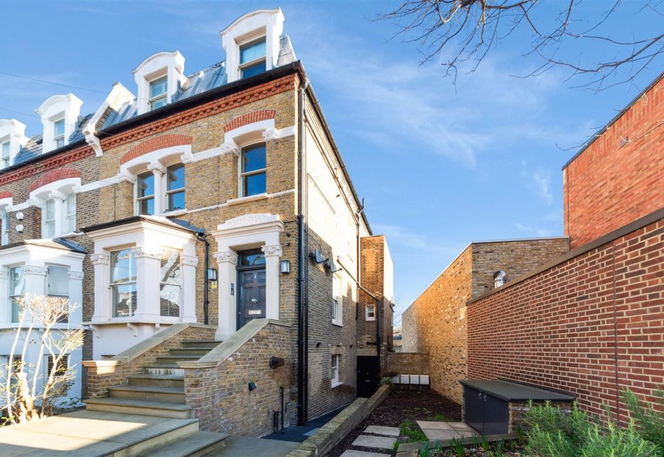 Dorncliffe Road, Fulham, SW6
