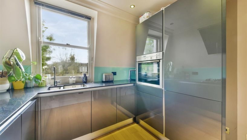 Dorncliffe Road, Fulham, SW6