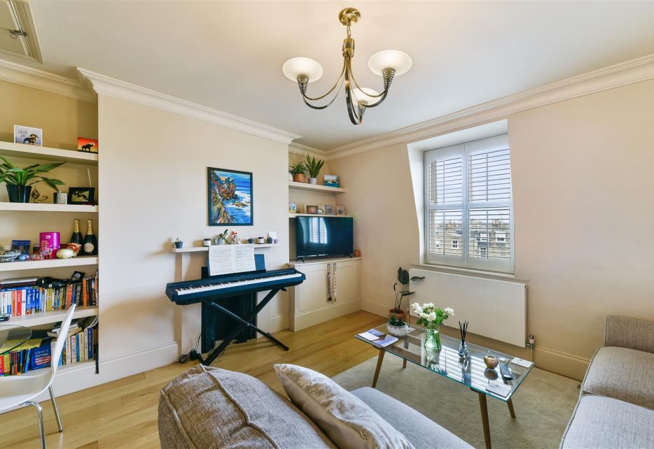 Dorncliffe Road, Fulham, SW6