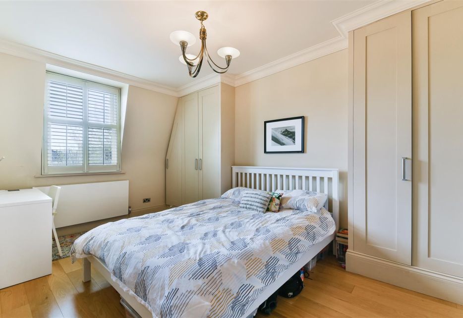 Dorncliffe Road, Fulham, SW6