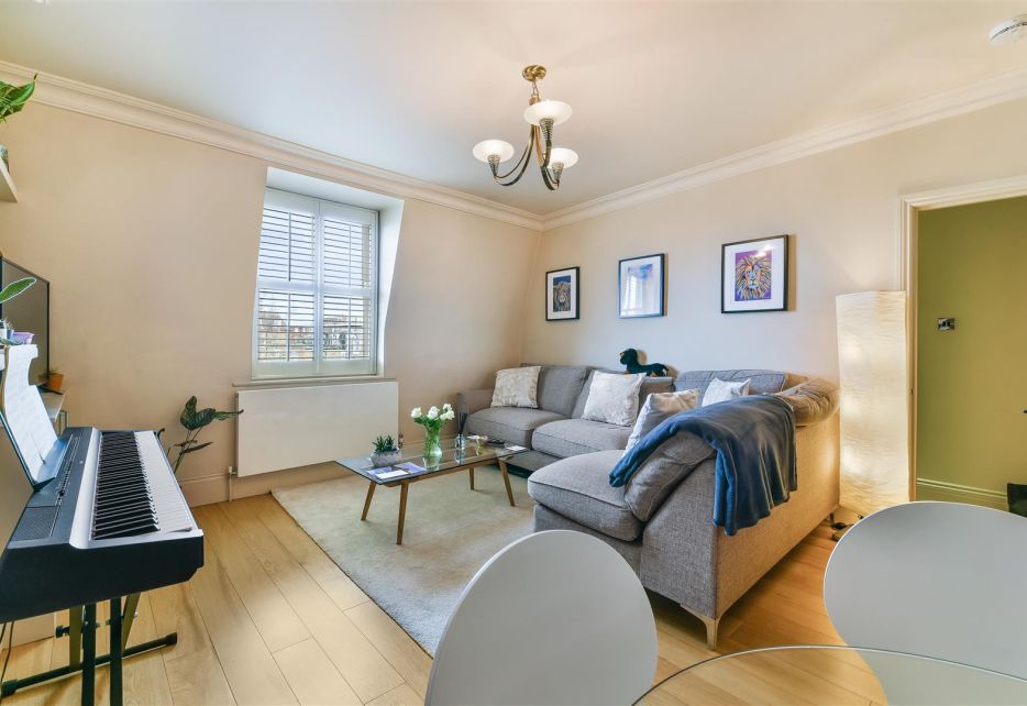 Dorncliffe Road, Fulham, SW6