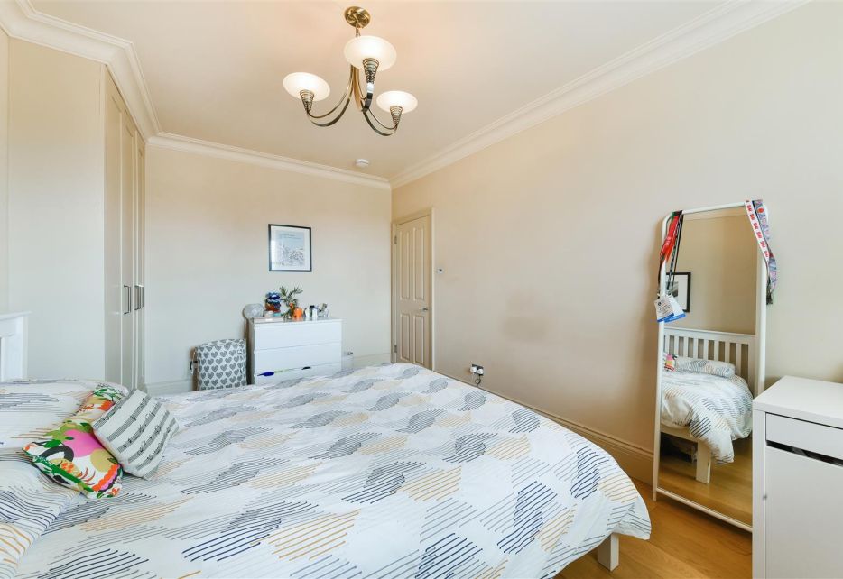 Dorncliffe Road, Fulham, SW6
