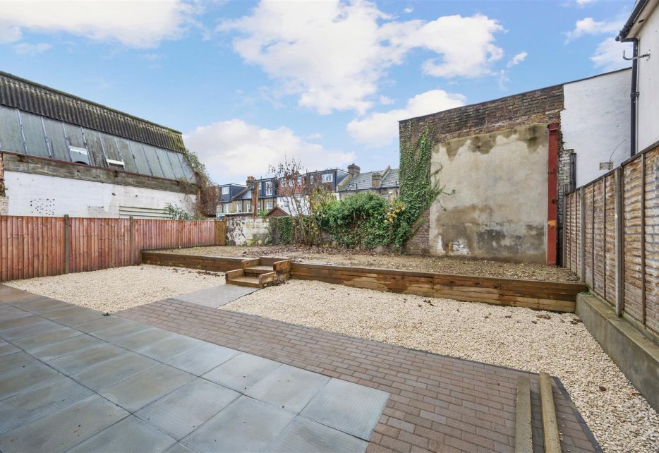 Dorien Road, Raynes Park, SW20