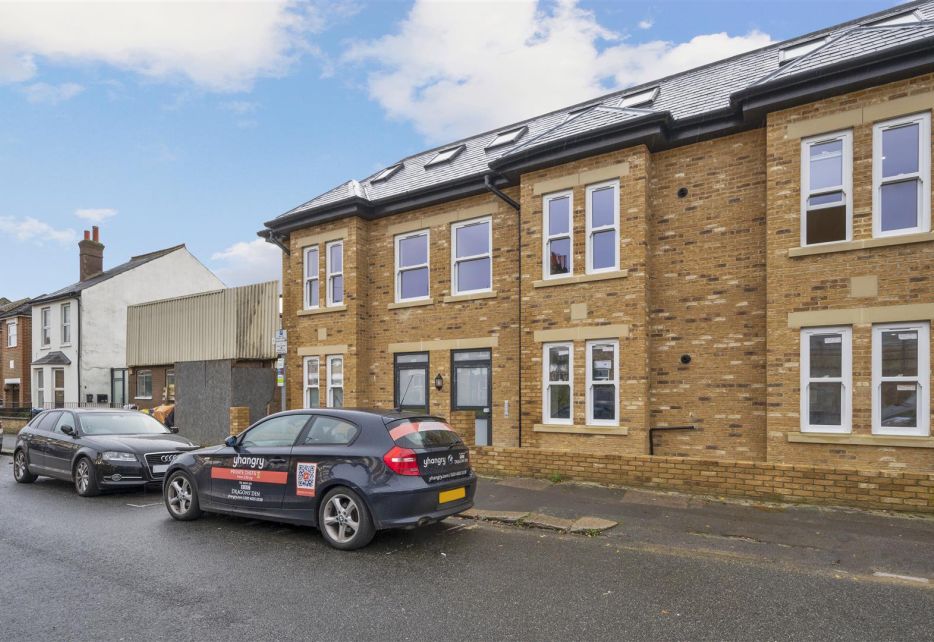 Dorien Road, Raynes Park, SW20