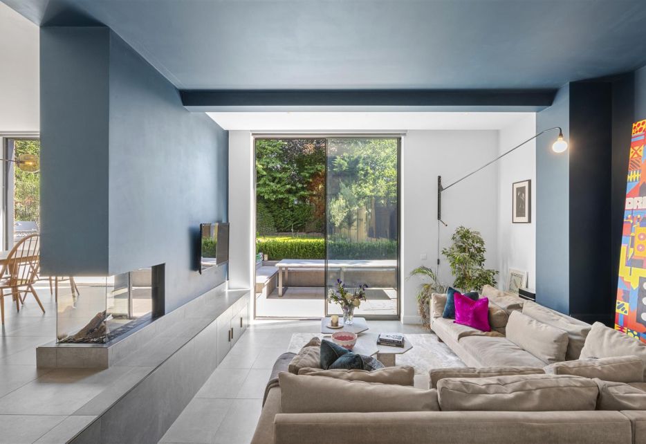 Burdett Avenue, Wimbledon, SW20