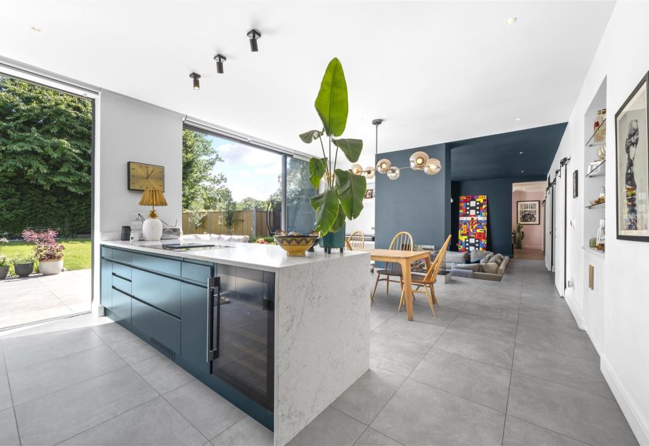 Burdett Avenue, Wimbledon, SW20