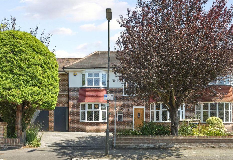 Burdett Avenue, Wimbledon, SW20
