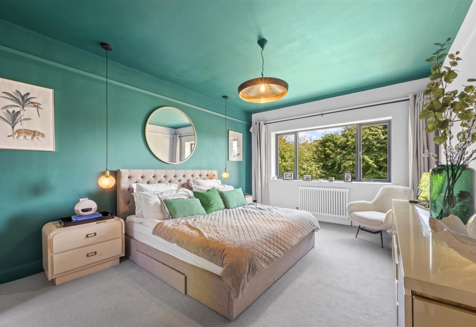 Burdett Avenue, Wimbledon, SW20