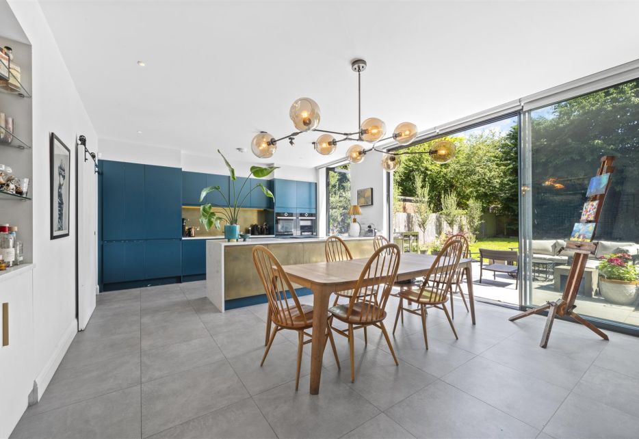 Burdett Avenue, Wimbledon, SW20