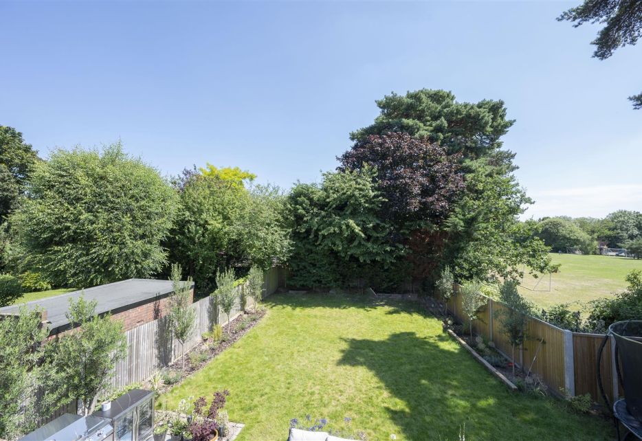Burdett Avenue, Wimbledon, SW20