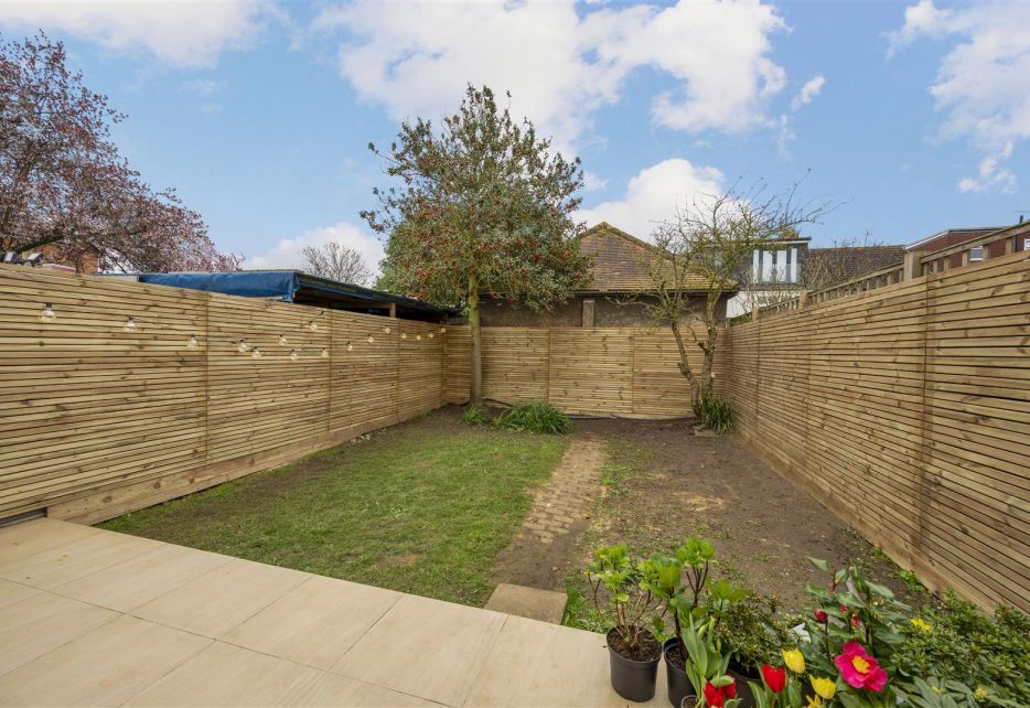 Elm Close, London