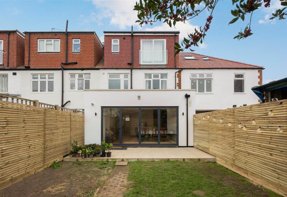 Elm Close, London