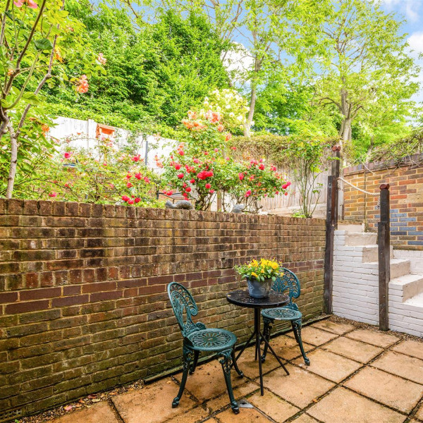 Heights Close