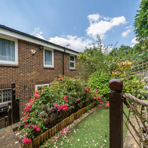 Heights Close